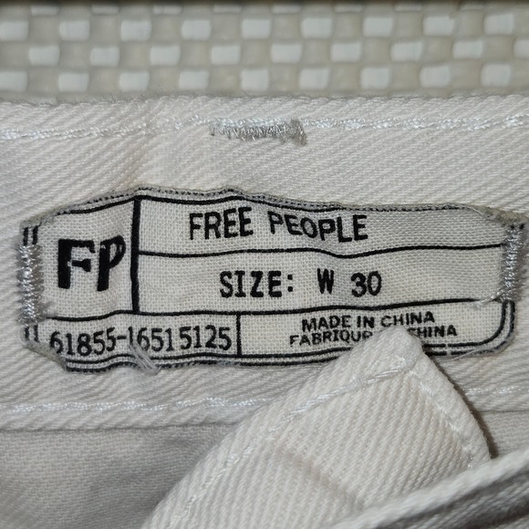 Free People White‎ Denim Shorts Button Fly Distressed Frayed Hem Size 30 - Picture 3 of 7